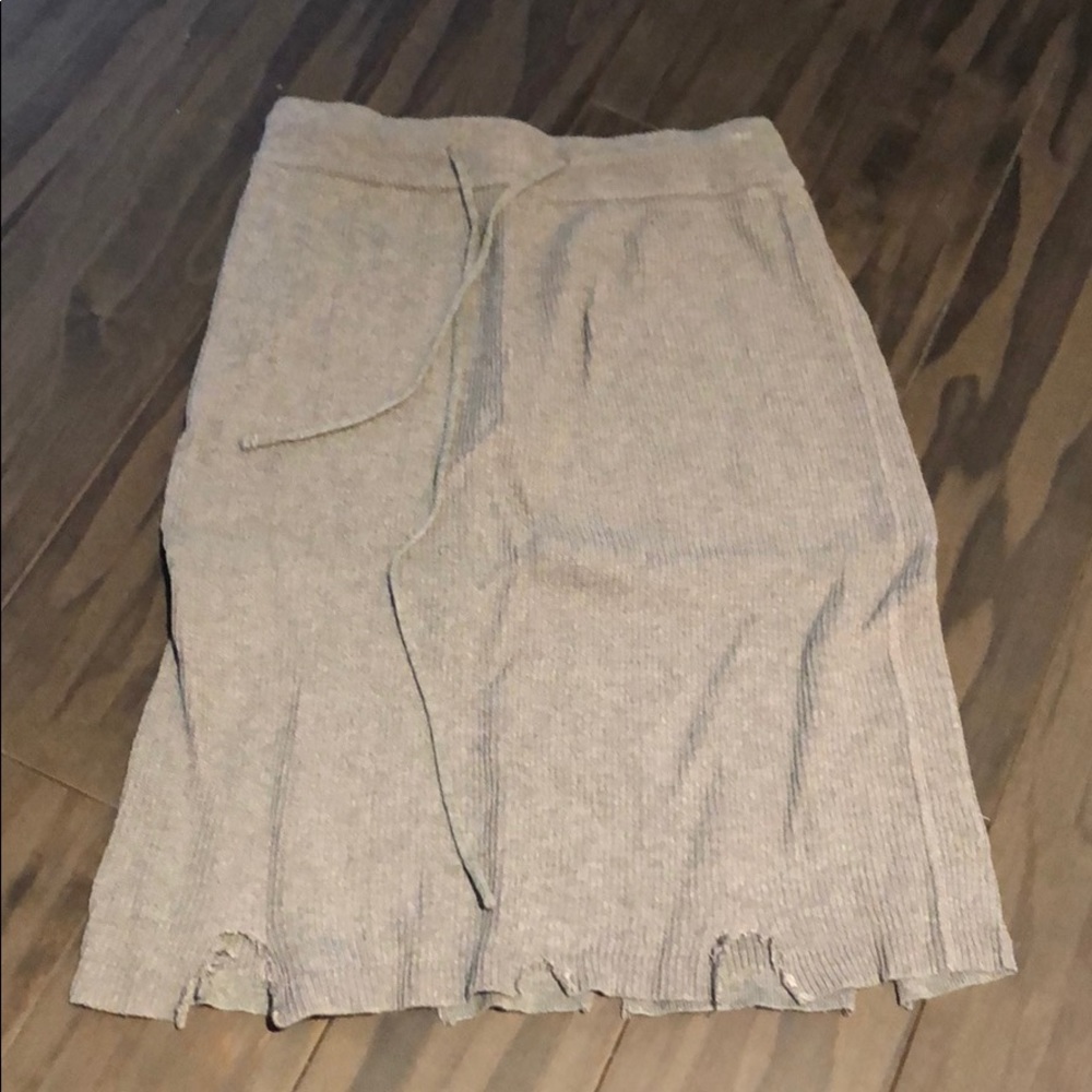 Grey knit skirt